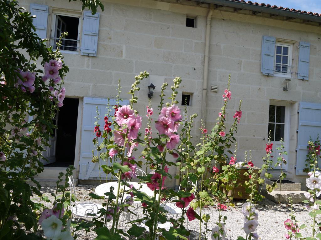 Chambres D'Hotes - Les Bujours Saint-Georges-des-Côteaux Kültér fotó